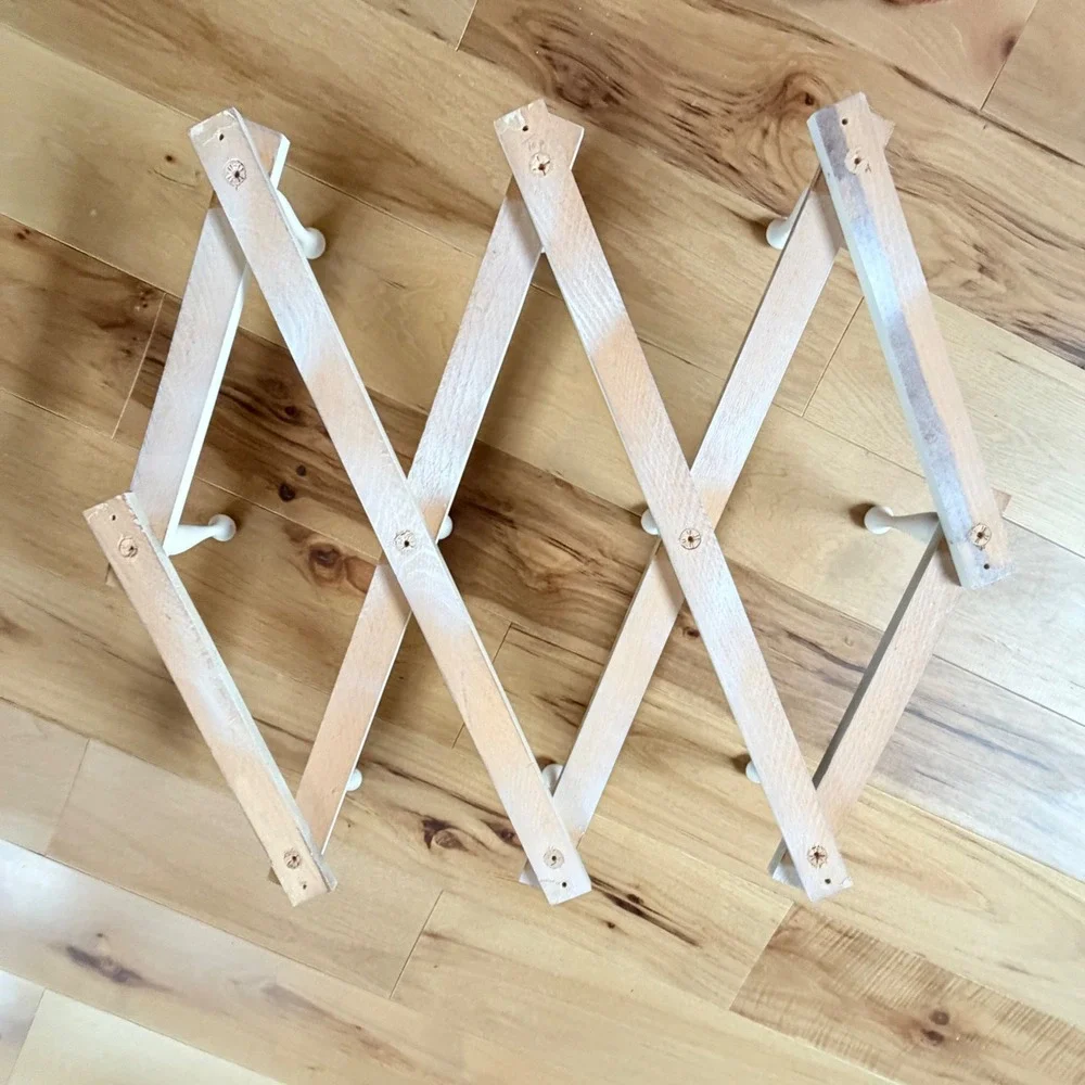 White Wooden Accordion Wall Rack Expandable 10 Peg Hat Coat Hanger Decor